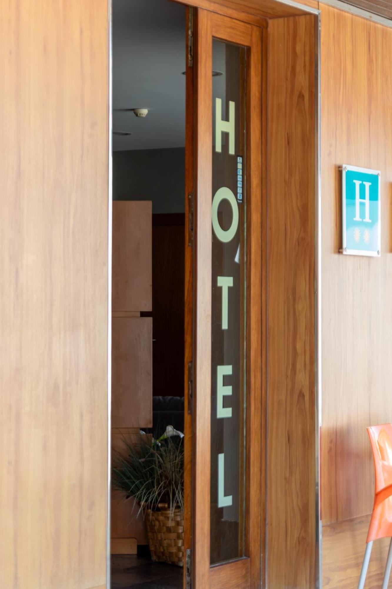 טאפיה דה קסרייגו Hotel Restaurante San Anton מראה חיצוני תמונה