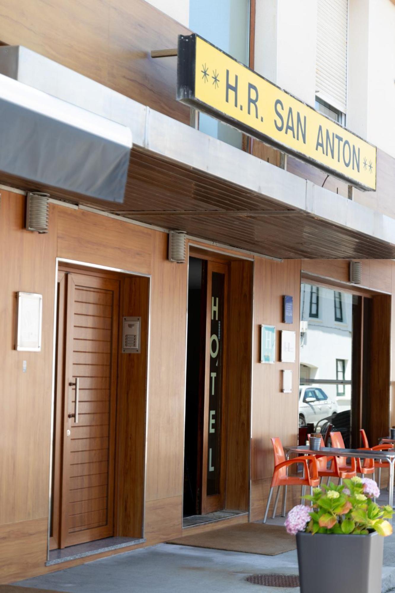 טאפיה דה קסרייגו Hotel Restaurante San Anton מראה חיצוני תמונה