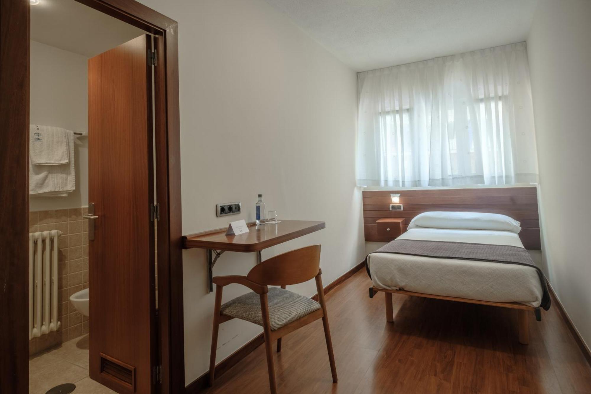 טאפיה דה קסרייגו Hotel Restaurante San Anton מראה חיצוני תמונה