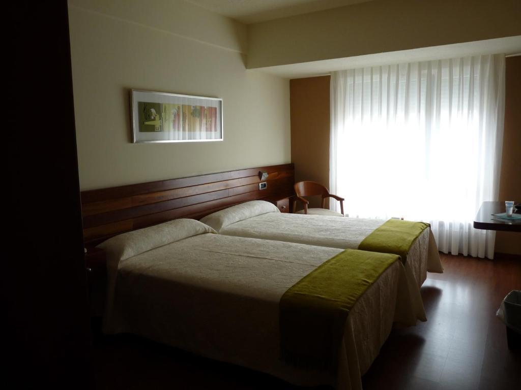 טאפיה דה קסרייגו Hotel Restaurante San Anton מראה חיצוני תמונה